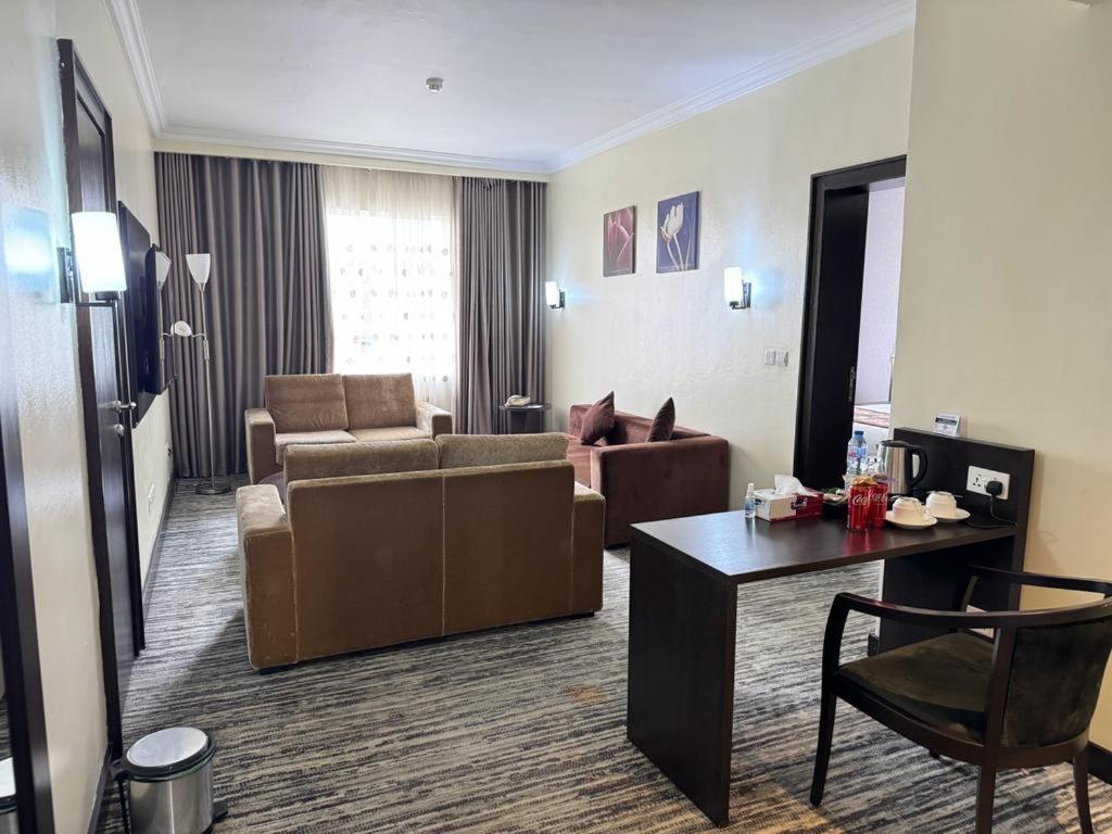 מלון Golden Tulip איבאדן מראה חיצוני תמונה