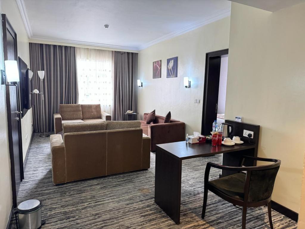 מלון Golden Tulip איבאדן מראה חיצוני תמונה