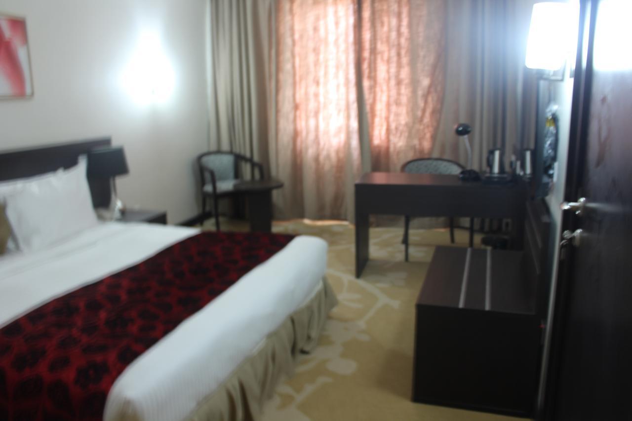 מלון Golden Tulip איבאדן מראה חיצוני תמונה